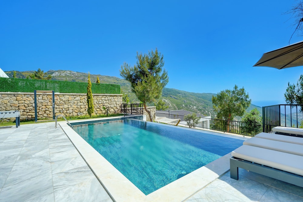 Earth 7 - PLANET LUXURY VILLAS