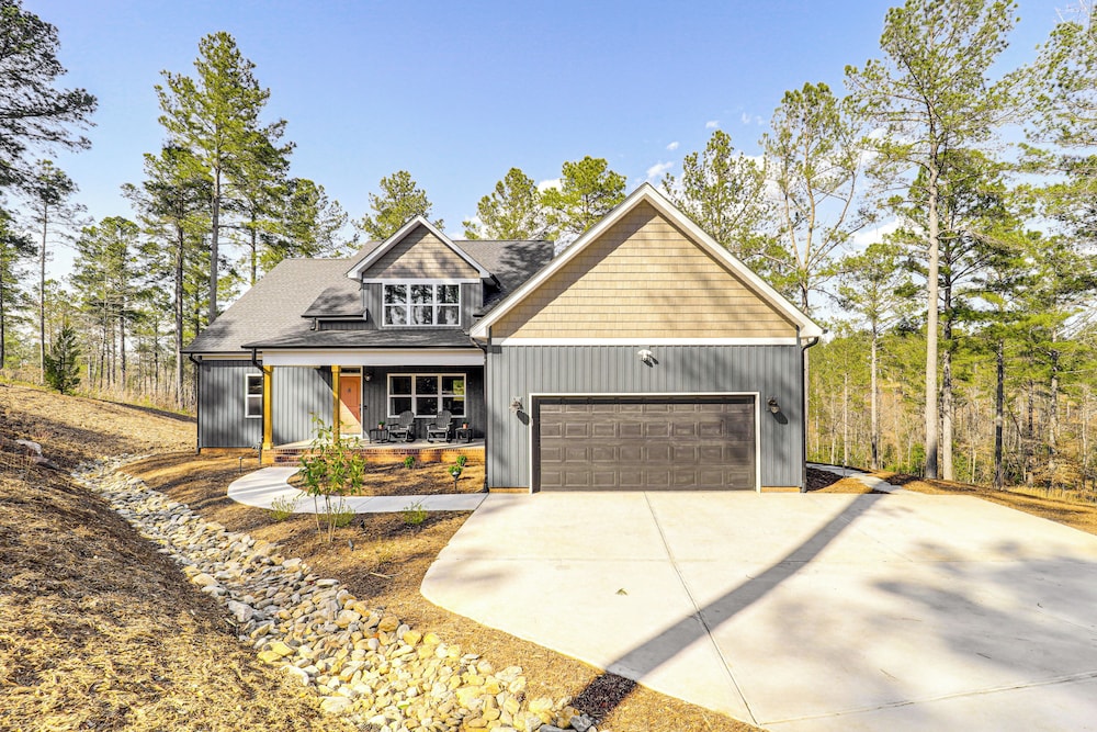 Gated Community w/ Perks: North Carolina Hideaway