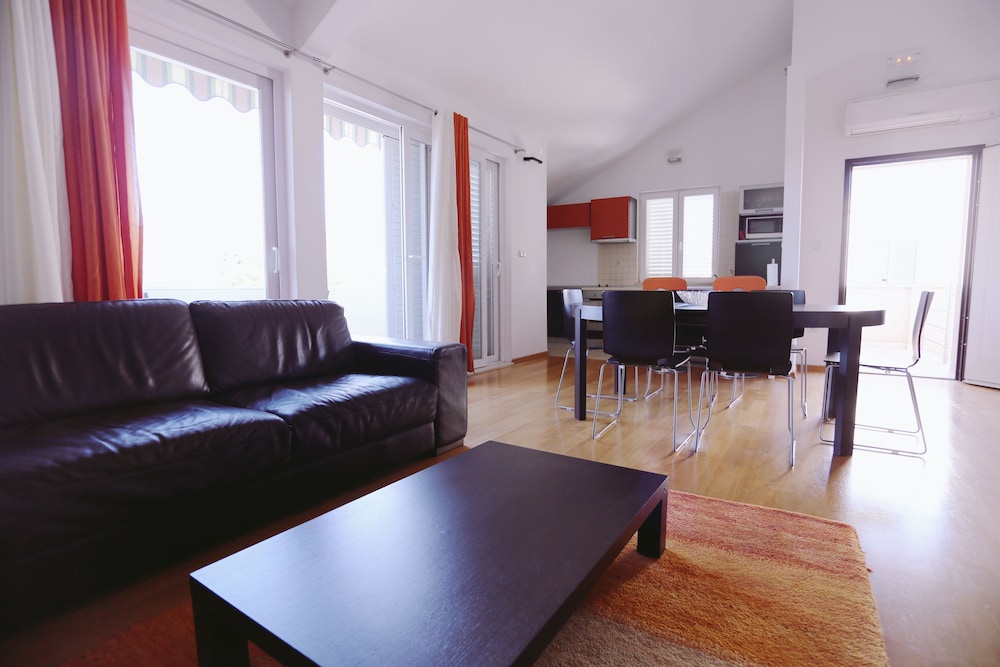 Pervanovo Apartments