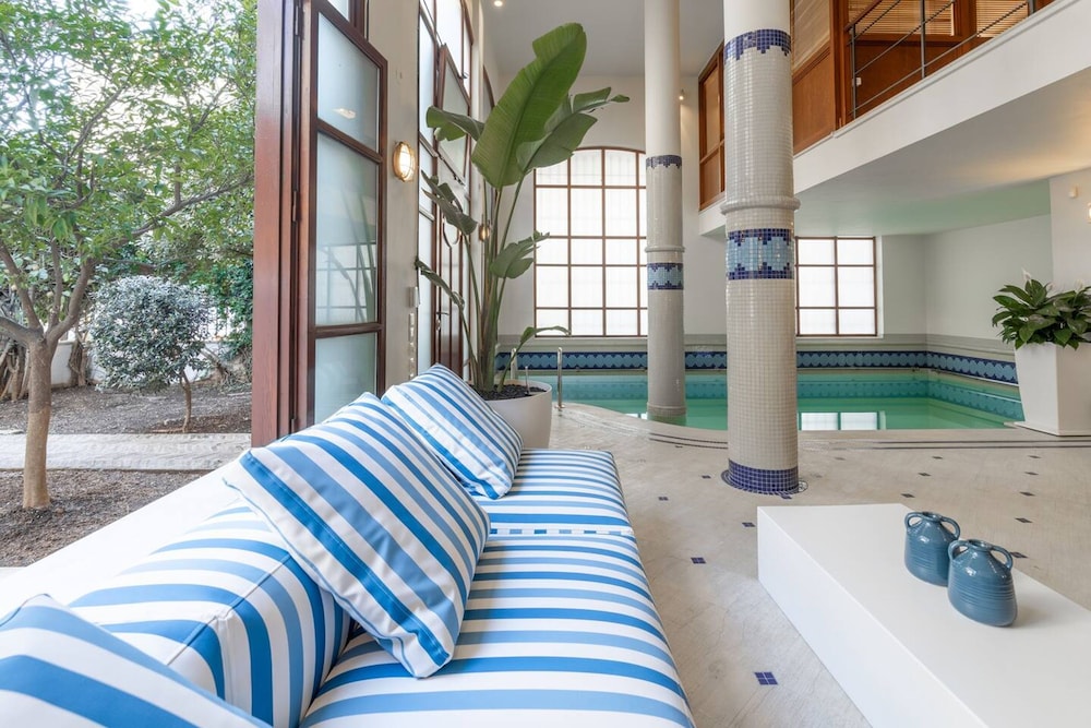 Ma Maison Downtown Villa N 8 Indoor Heated Pool