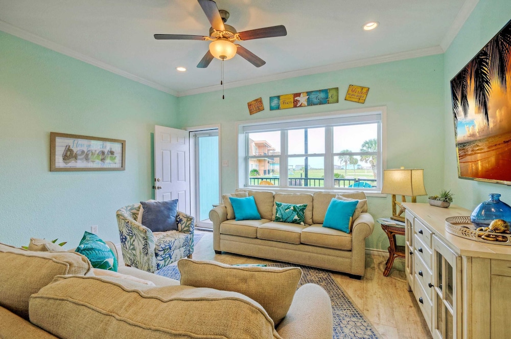 Sleeps 22 3 Condos in Beachfront Complex w/ Pool, Pickleball Island Retreat