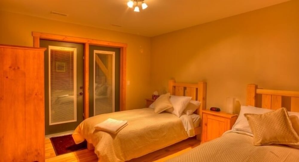 Mount 7 Lodges