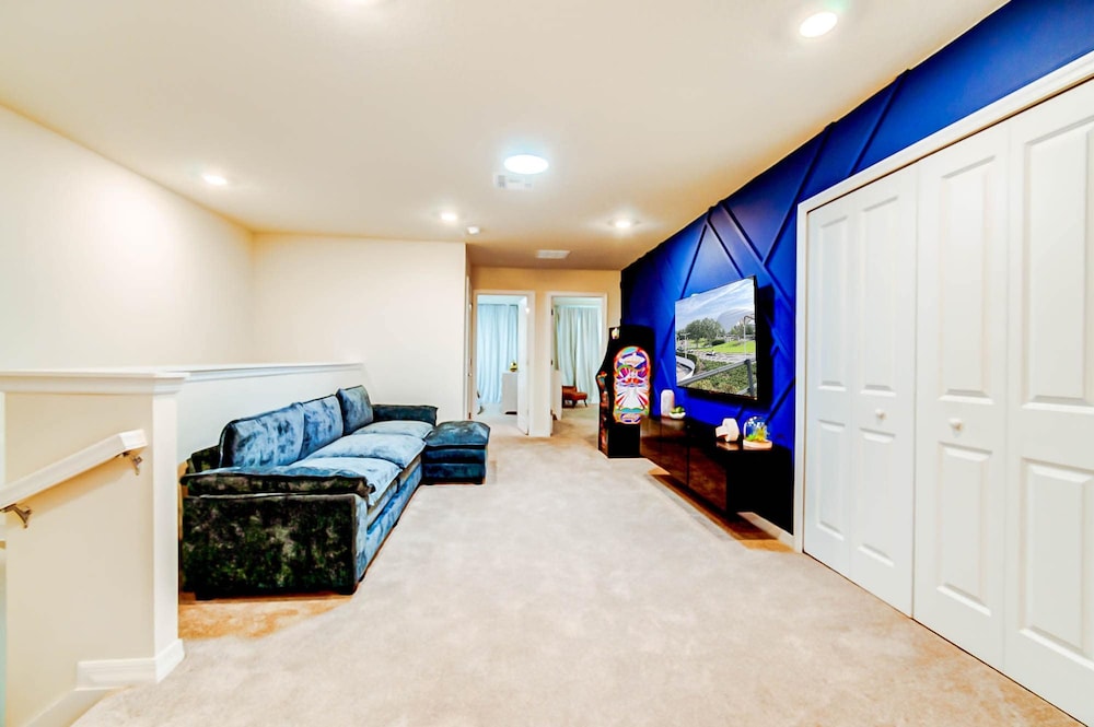 1259 Modern 5BD Family Home For Your Vacation