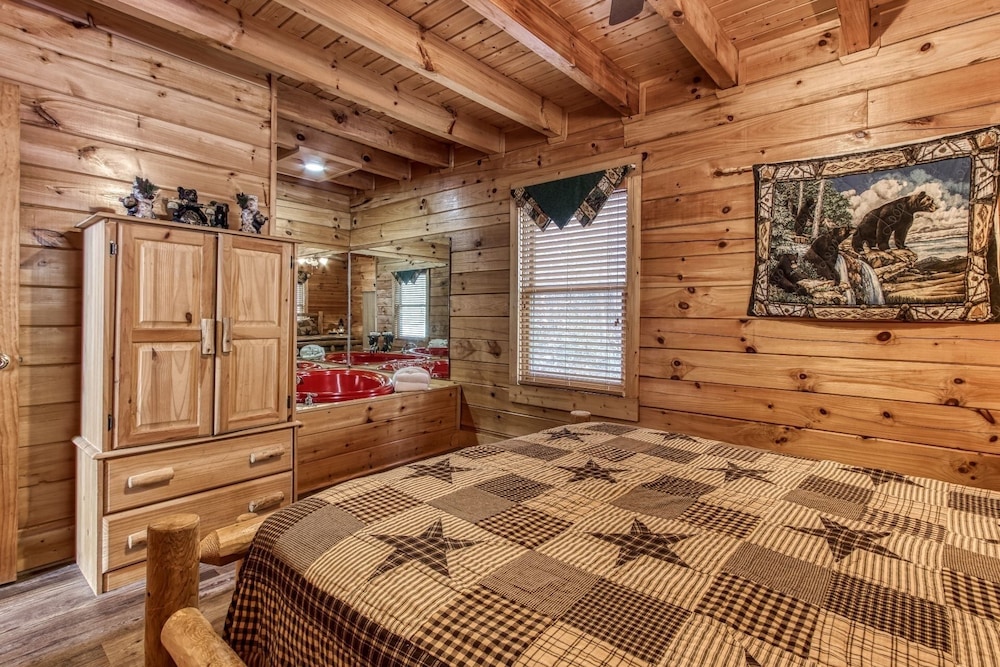 Er317 - The Cubby Hole - Great Location - Close To Town 1 Bedroom Cabin by RedAwning view 4