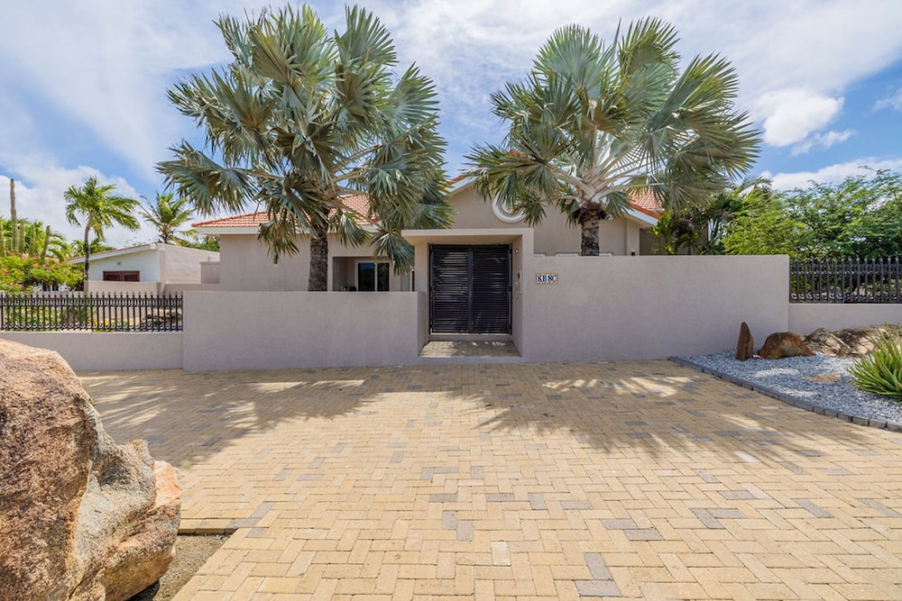 Central 4br3ba Villa w Ocean Views Private Pool
