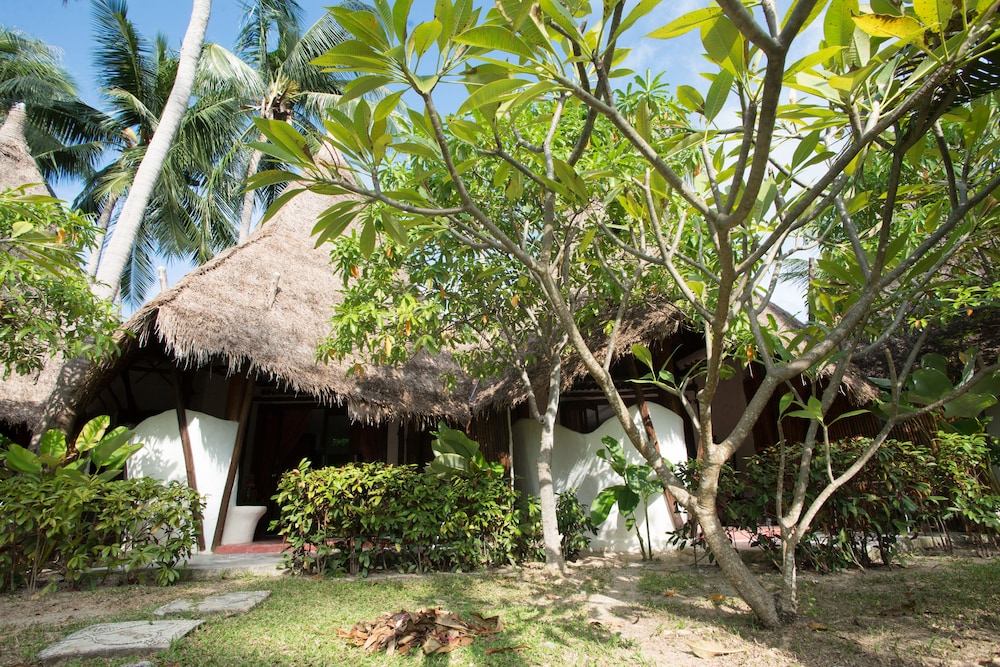 B52 Beach Resort