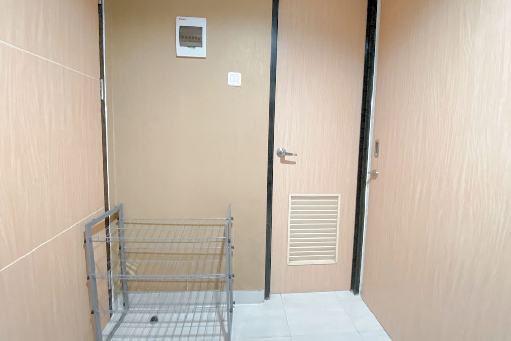 Restful And Homey 1Br Without Living Room At The Alton Apartment
