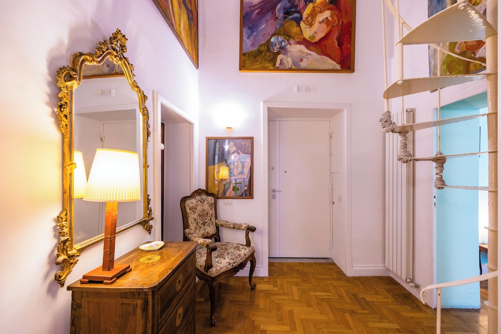 Cavour Art and Museum Flat by Napoliapartments