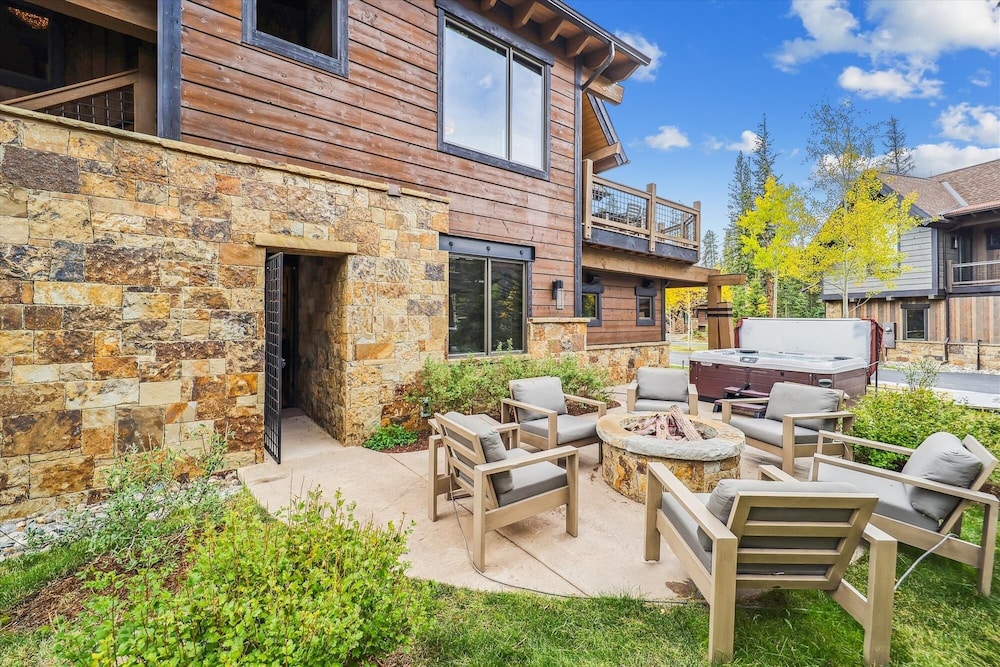 Highwoods At Shock Hill 4 Bedroom Townhouse by RedAwning