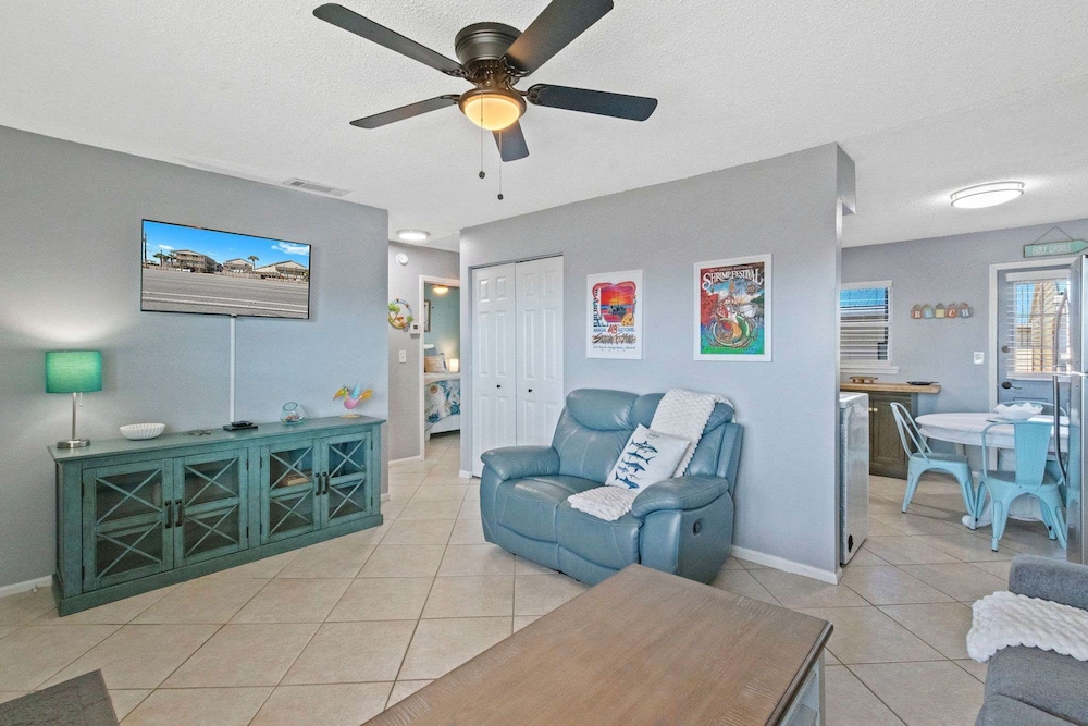 Two 2br Condos Walk to Beach Hangout