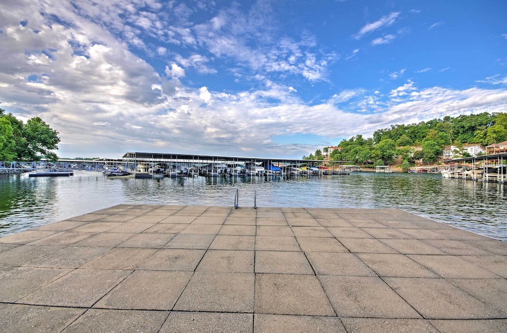 Luxe Lakeside Regatta Bay Getaway w/ Pool Access!