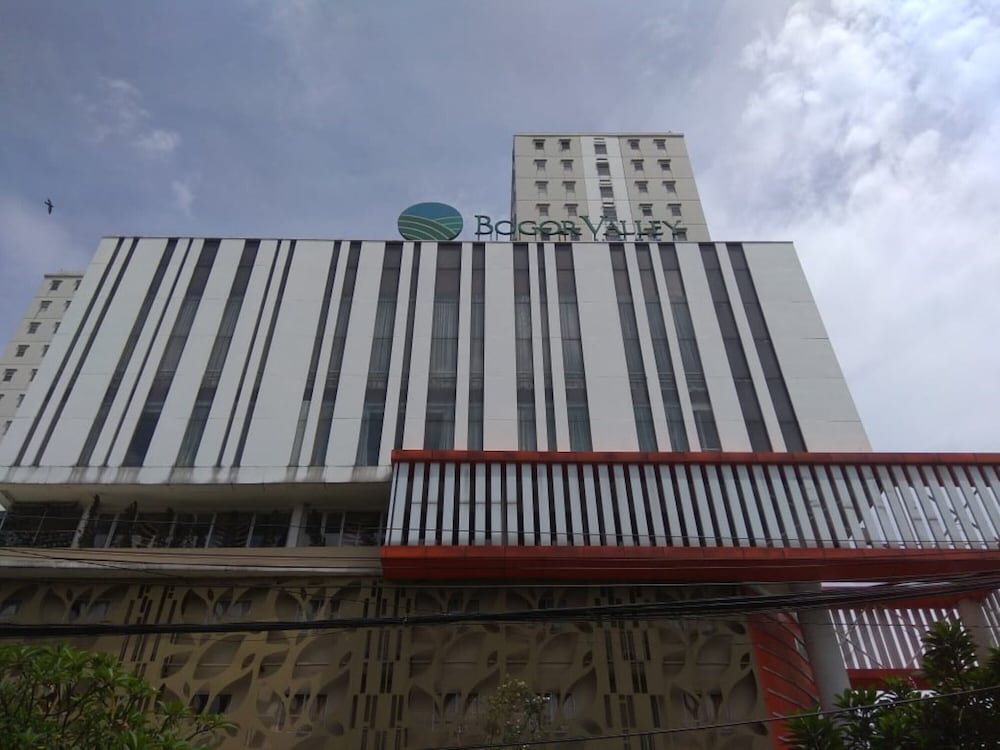 Cozy Living And Relaxing 2Br At Bogor Valley Apartment