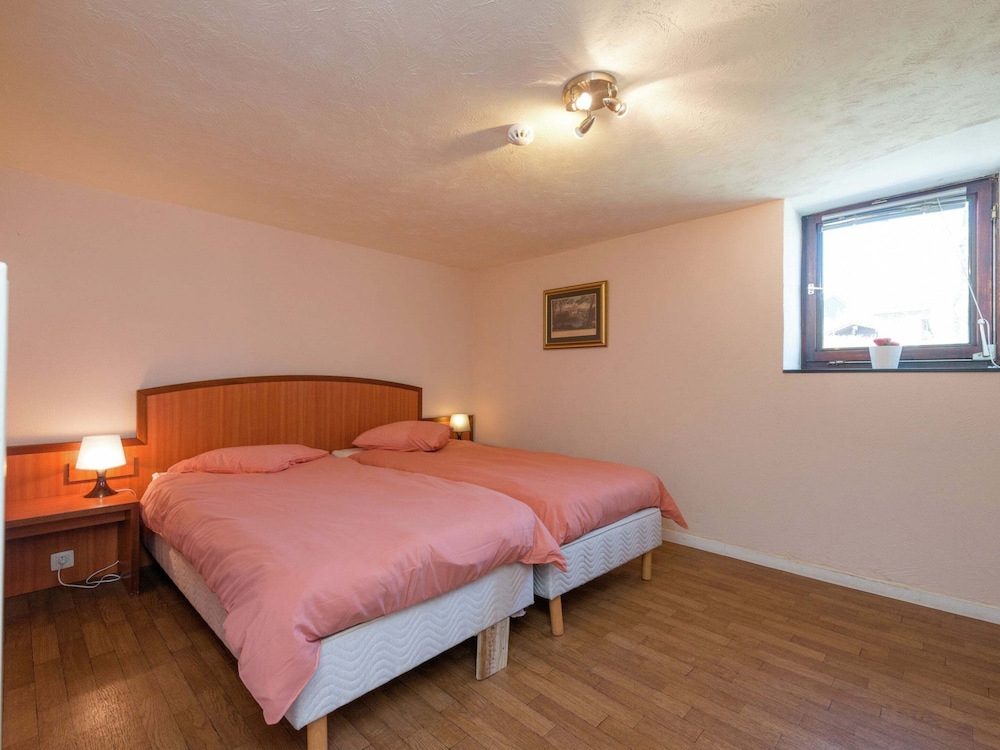 Spacious Waimes Villa view 4