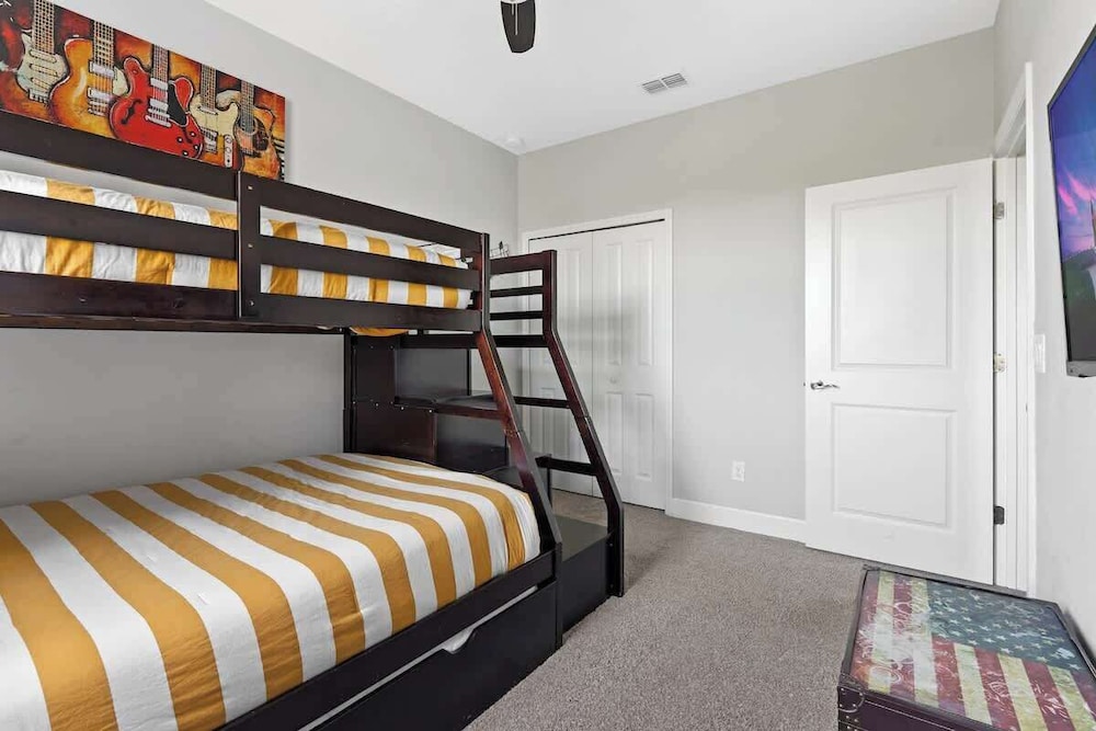 Comfortable Vacation Home up to 10 People
