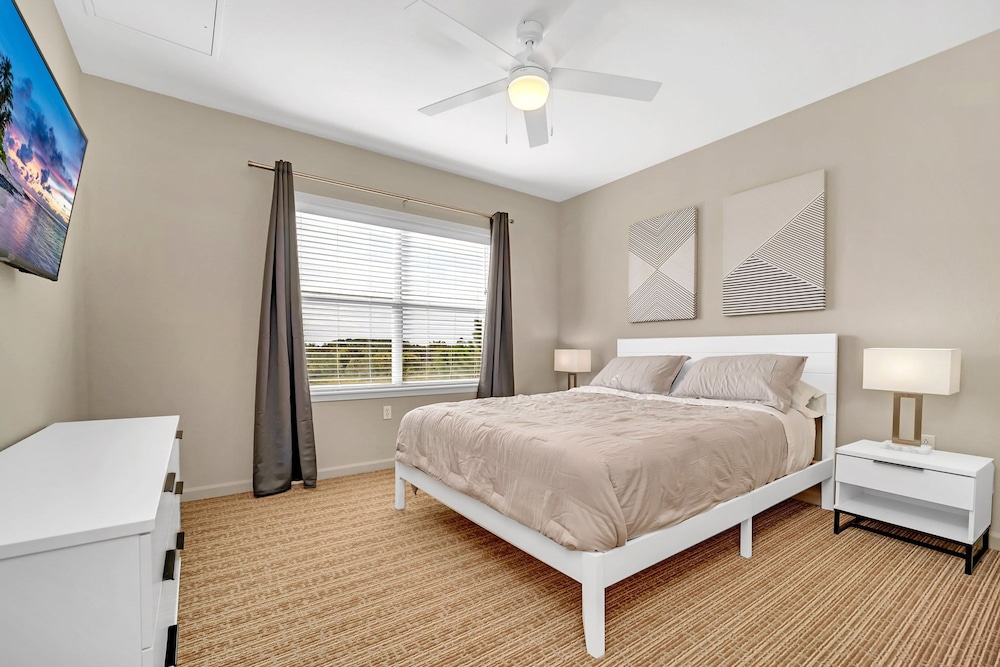 Modern Pet-friendly 2BR Condo6 Mins From Disney