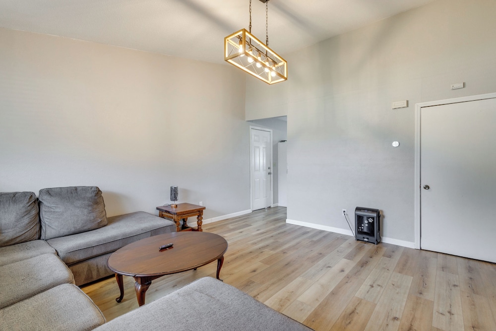 12 Mi to St Louis: Pet-friendly Metro East Home