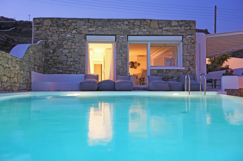 Adikri Villas & Suites