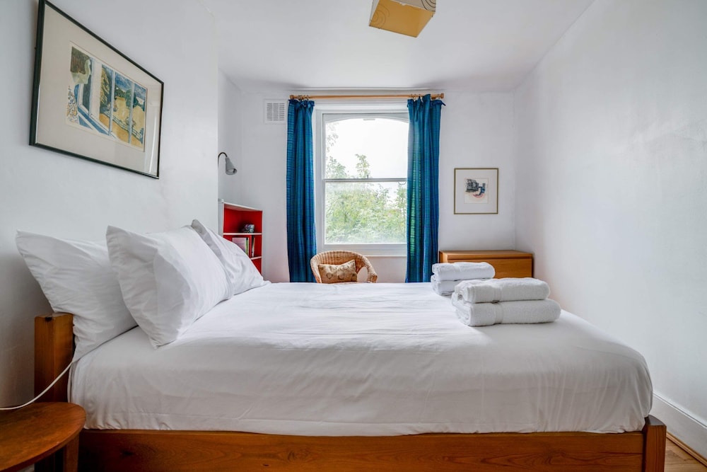 Bright Two Bedroom Apartment Near Vibrant Camden Town