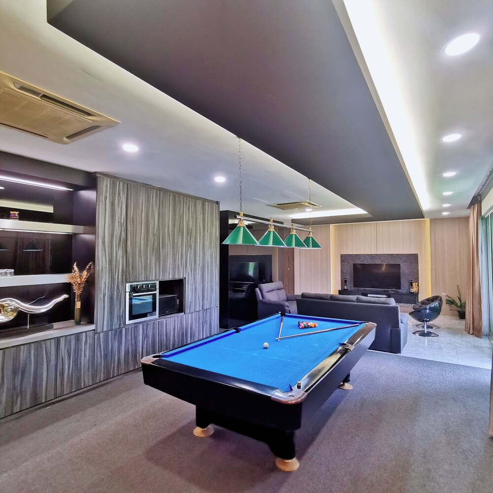 The Embassy Row 206 Apartments