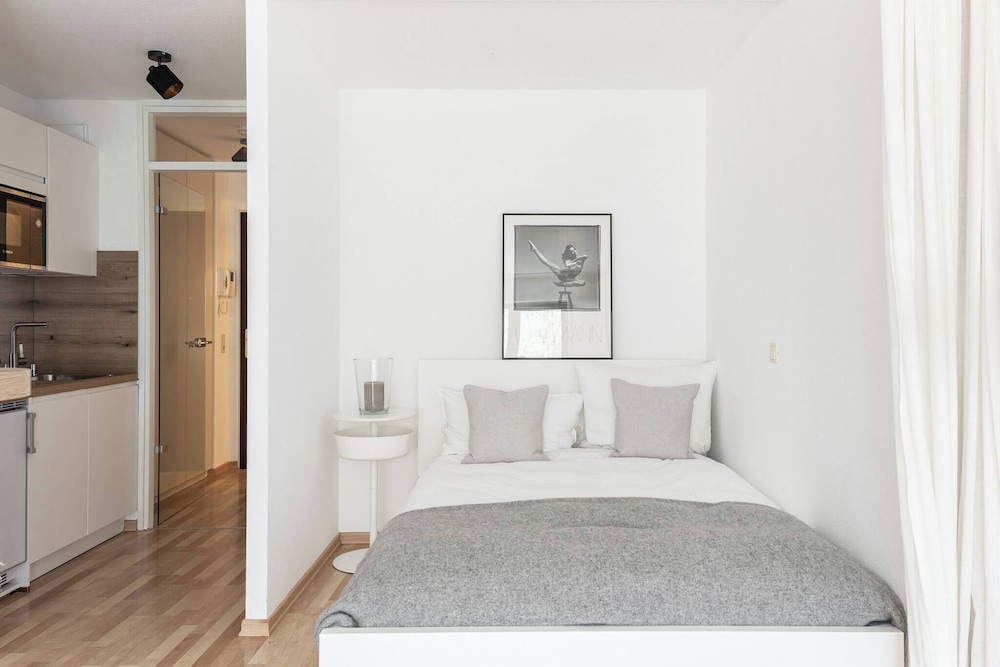 Elegant Studio Apartment in Düsseldorf Ludenberg