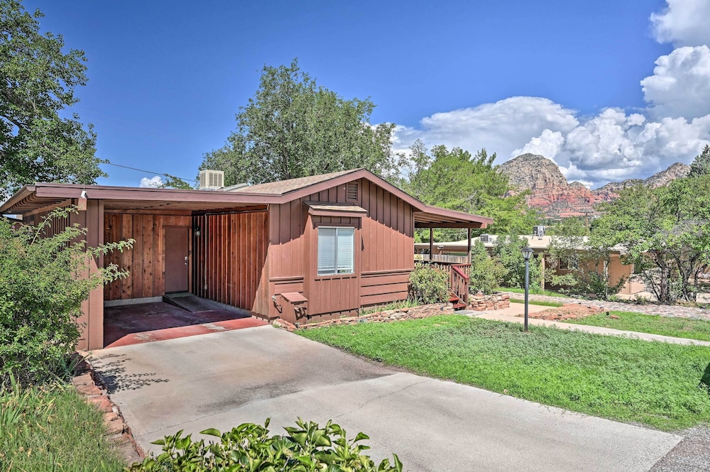 Quaint Sedona Cottage w/ Backyard + Views!