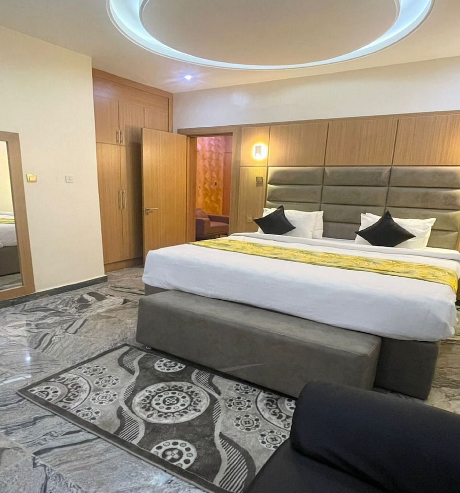 Nduson Crown Apartment view 4