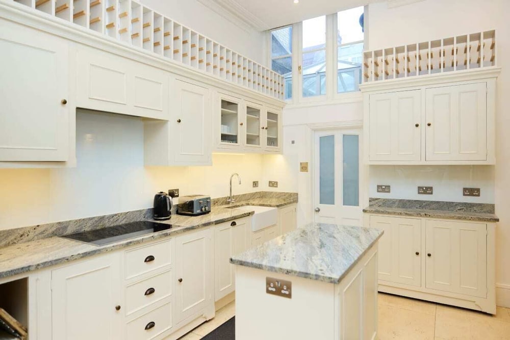 The Belsize Park Place - Charming 6bdr Home With Garden