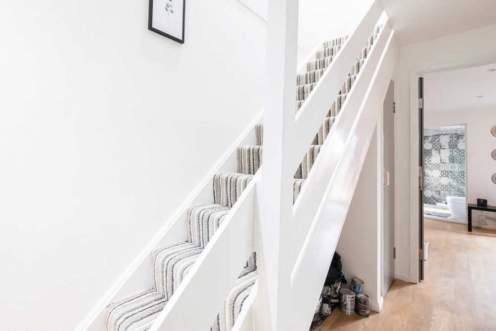 Bright 3 Bedroom House With Terrace, 16 Mins to Big Ben
