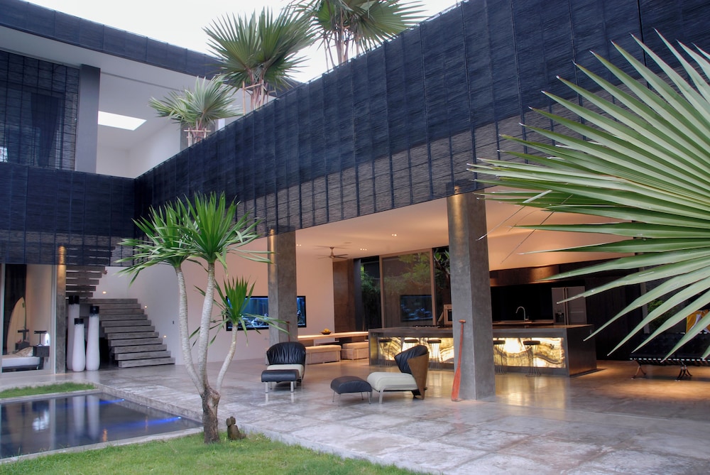 Modern 4BD Villa with Pool in Seminyak