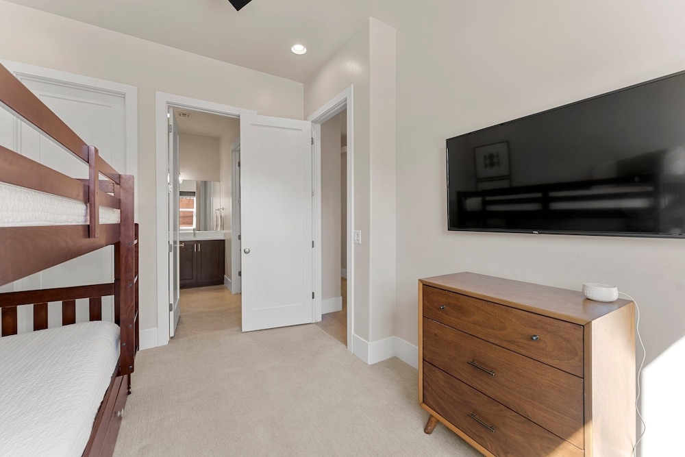 Villa #01 At Bloomington Country Club 3 Bedroom Condo