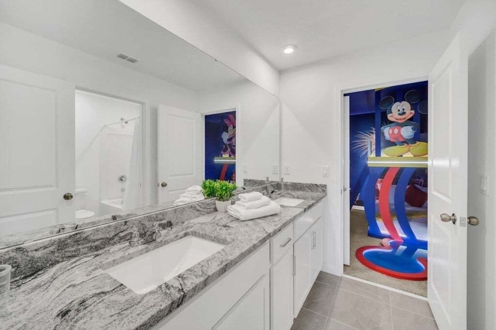 Private Pool, Spa, Movie Theater Room For Family! 7 Bedroom Villa