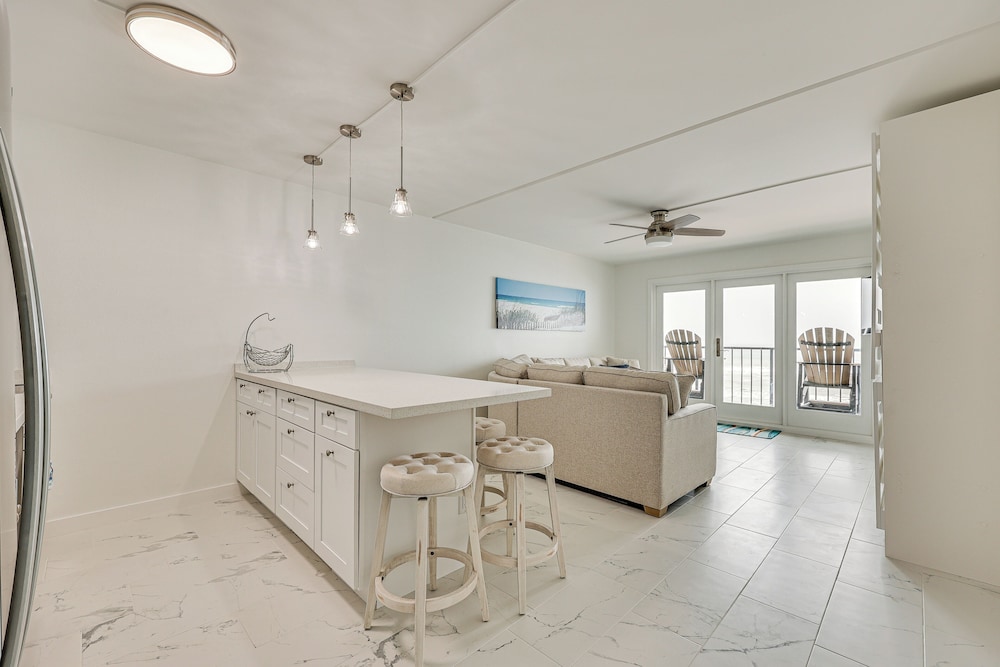 Dogs Welcome: Beachfront South Padre Island Condo