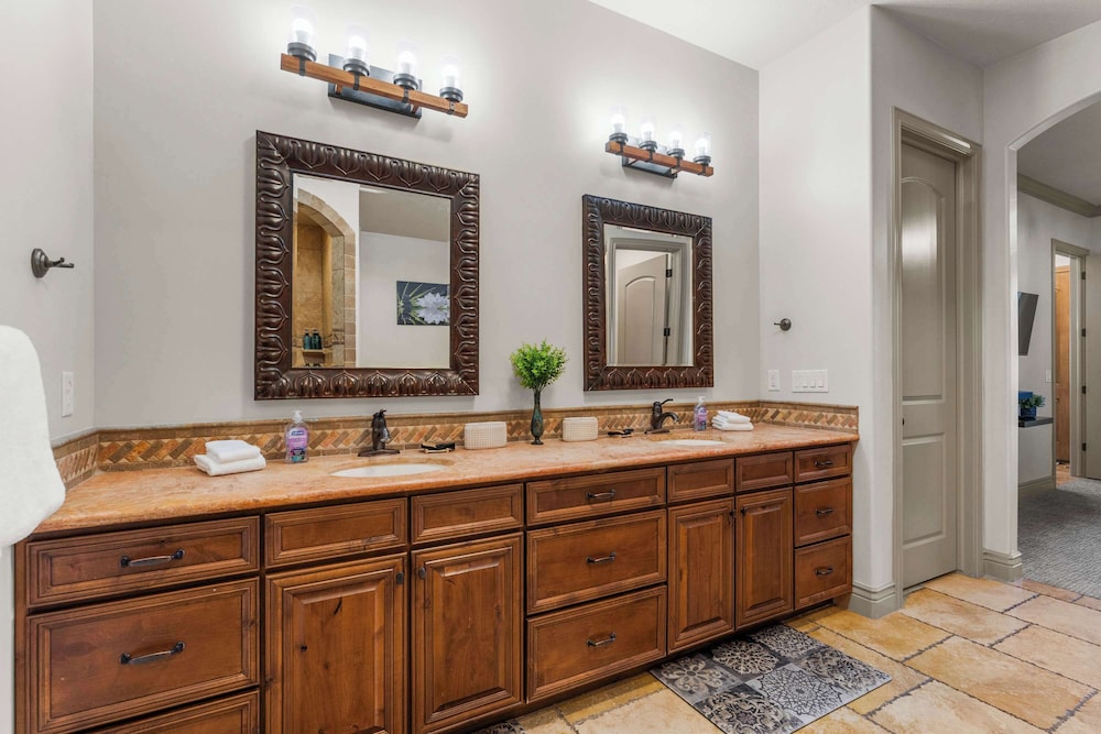 Sunset Vista - Amazing Views - Pet Friendly!