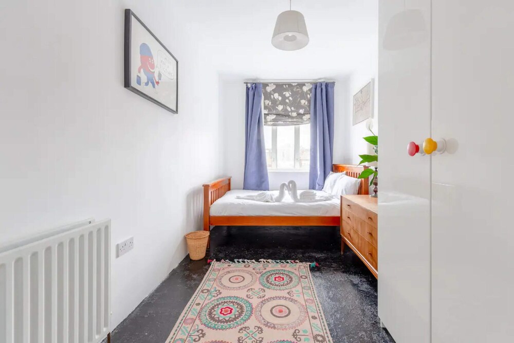 Bright & Spacious 2BD Flat - Hackney