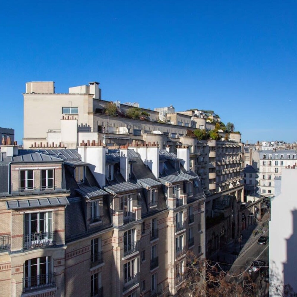 Design Passy Terrace 2 Bedroom Apt With Balcony in Paris