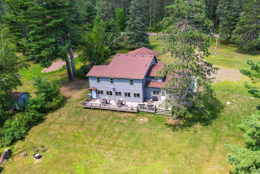Spacious Winter Retreat w/ River Access + Kayaks!