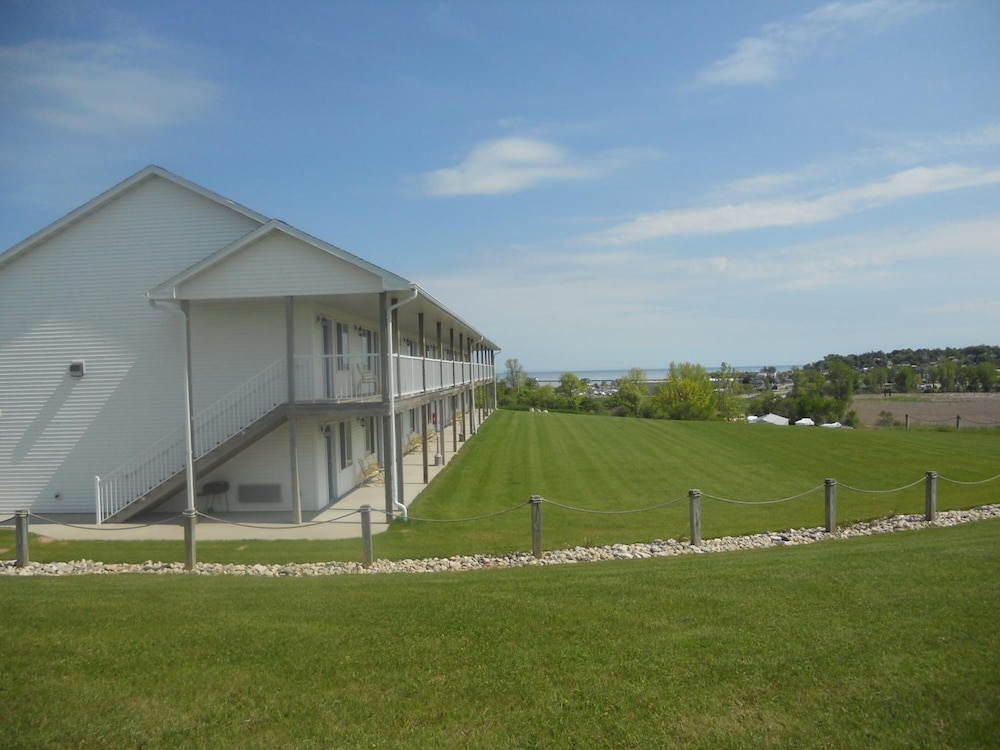 Coho Motel and Suites