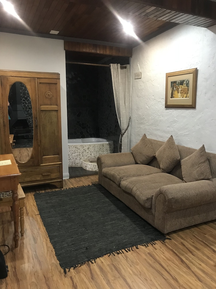 La Vue Guest Lodge and Function Venue
