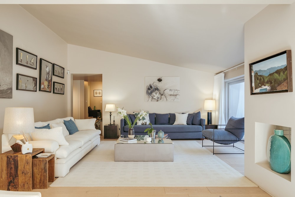 Light Villa by Cadenzalux