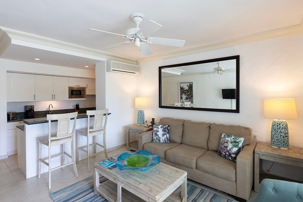 Glitter Bay Estate 314 1 Bedroom Apts