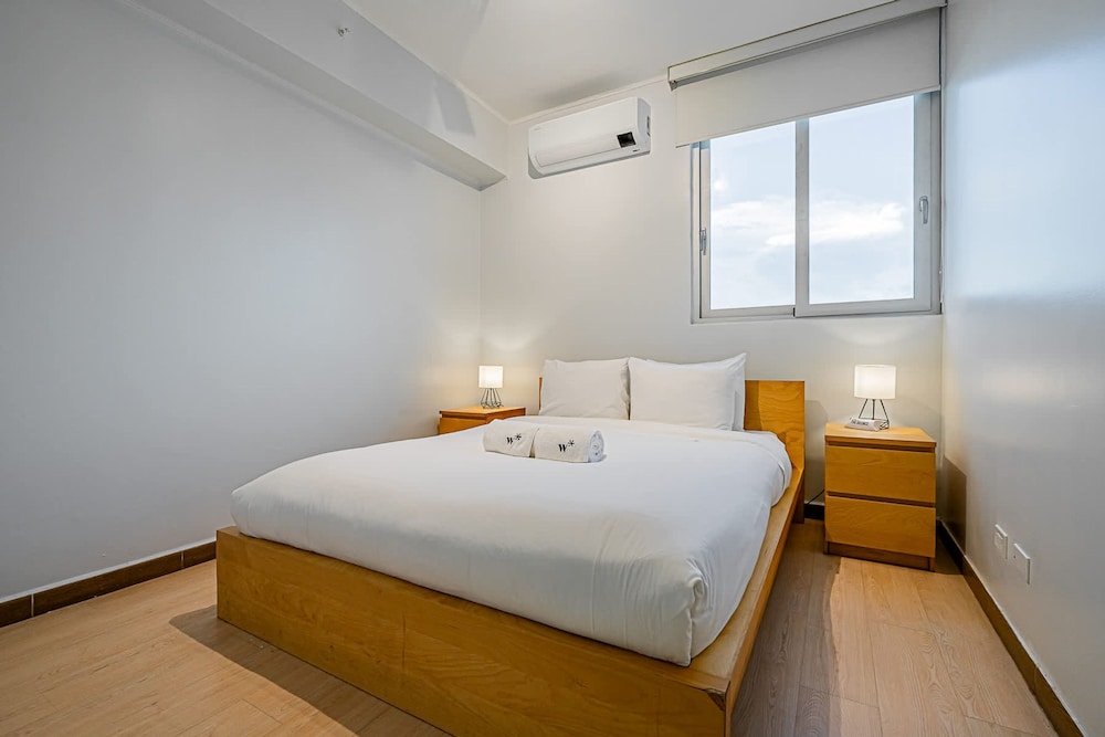 w Prestigious 2BR w Perfect Balcony View