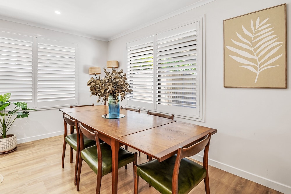 Family Home Near Cafes and Surf Beaches