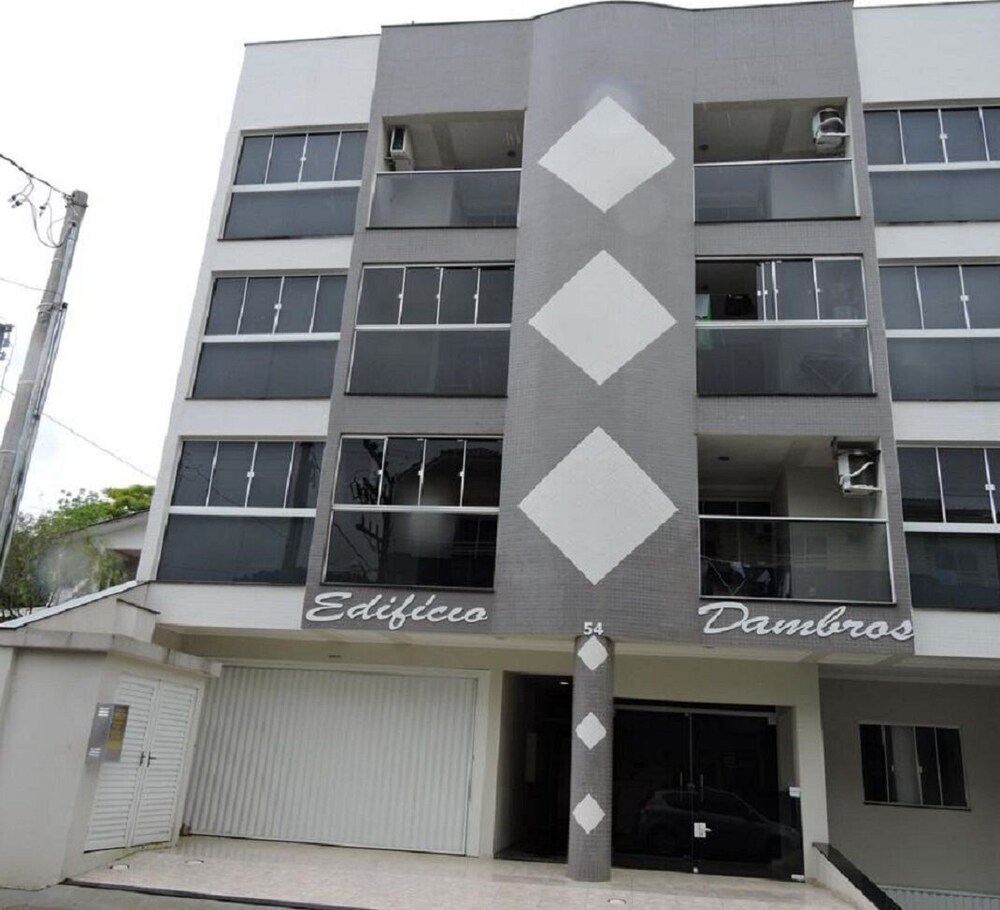 Apto 104 Ed Dambros ótima localização