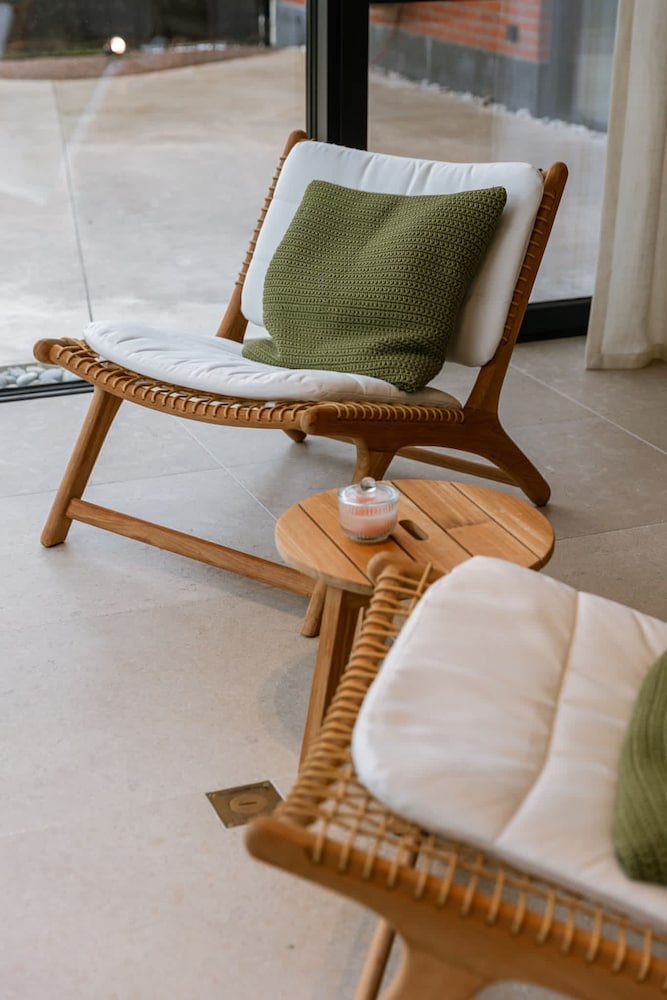 Charming Chic Stay With Garden Views Parking