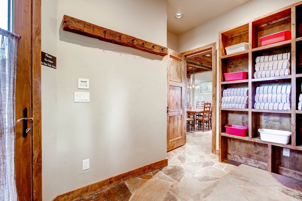Ski Bridge Lodge - Ski In / Ski Out