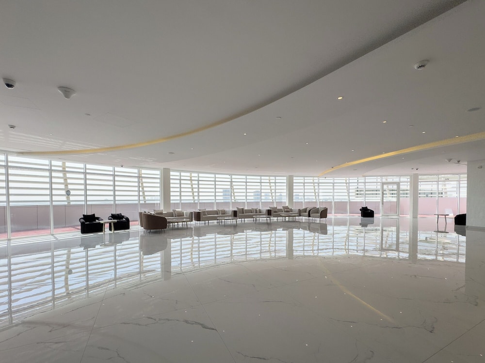Vogue Opalz short Drive to Dubai Hills M