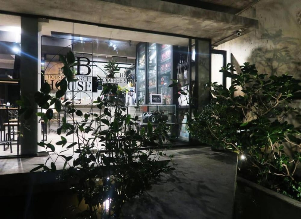 B Arch House