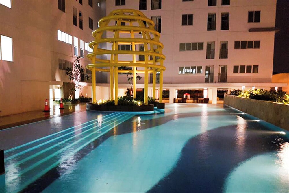 Cozy And Elegant Studio Apartment At Bassura City Near Mall