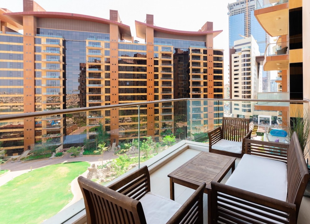 Splendid Sea View Apartment on Palm Jumeirah