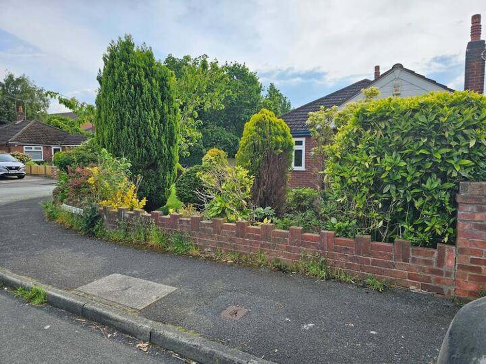 Pet Friendly - 2 Bedrooms - 4 Guests - Parking